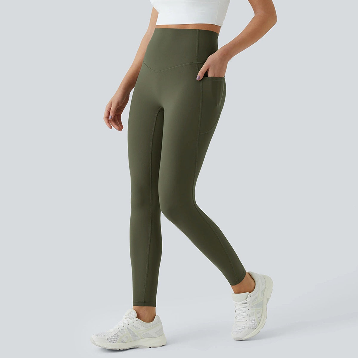 Lovanea high-waisted leggings with pockets in Black